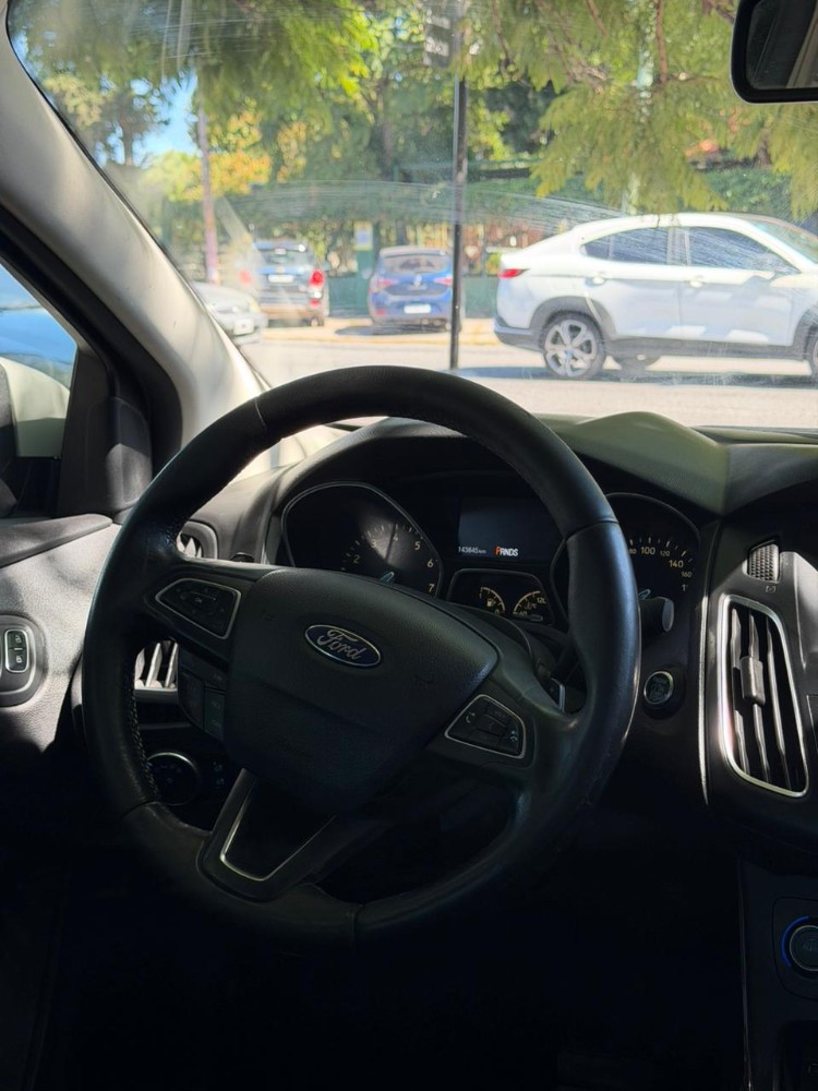 Ford Focus SE — foto 2
